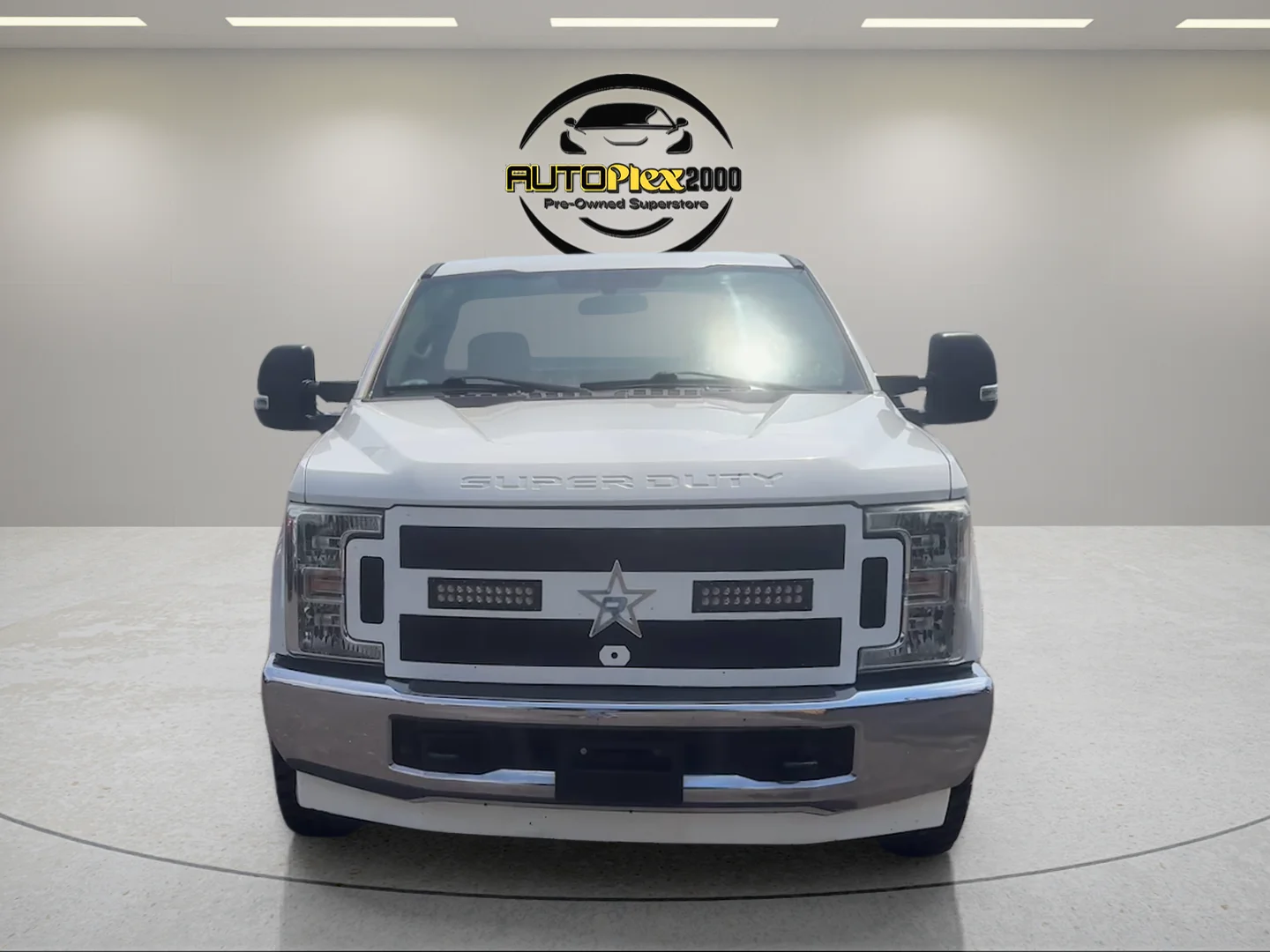 Used 2018 White Ford XL image 2
