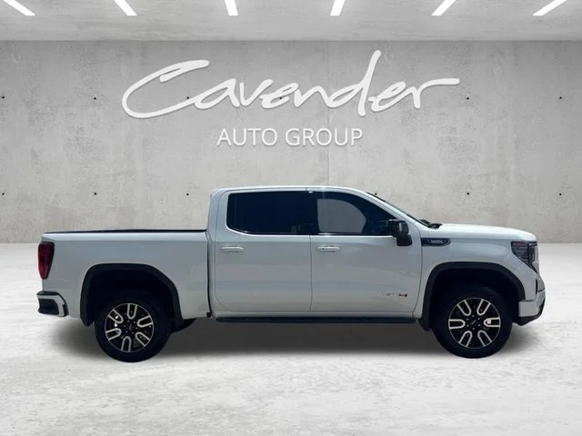 Used 2025 White GMC AT4 image 18