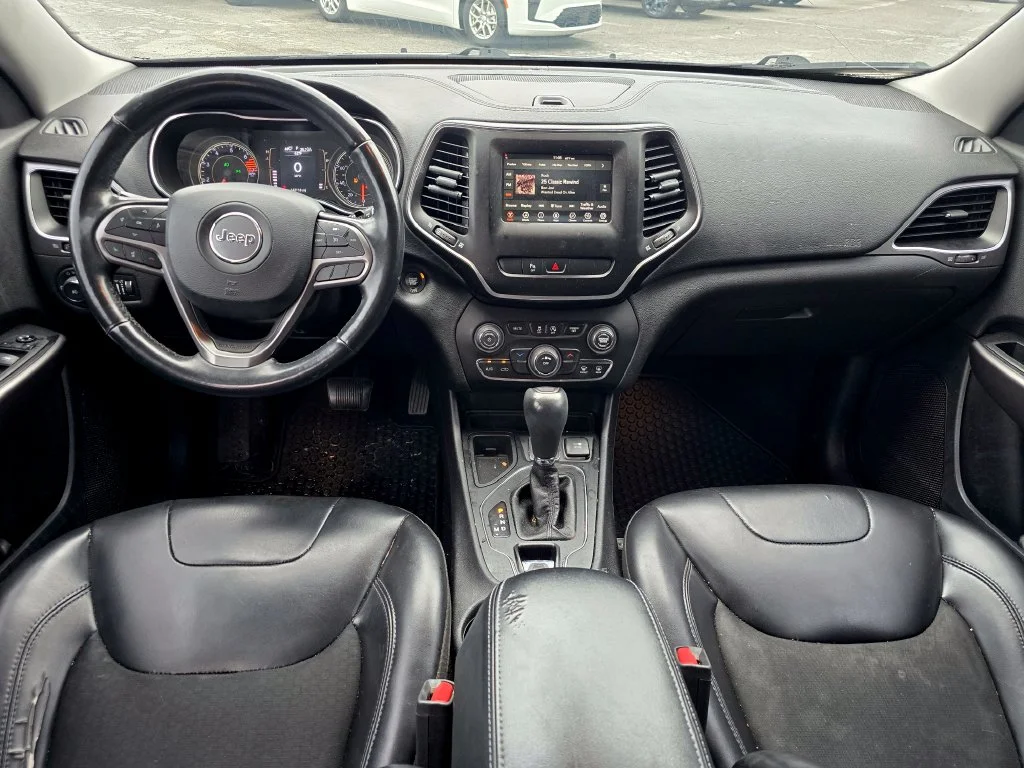 Used 2019 Black Jeep Latitude Plus image 5