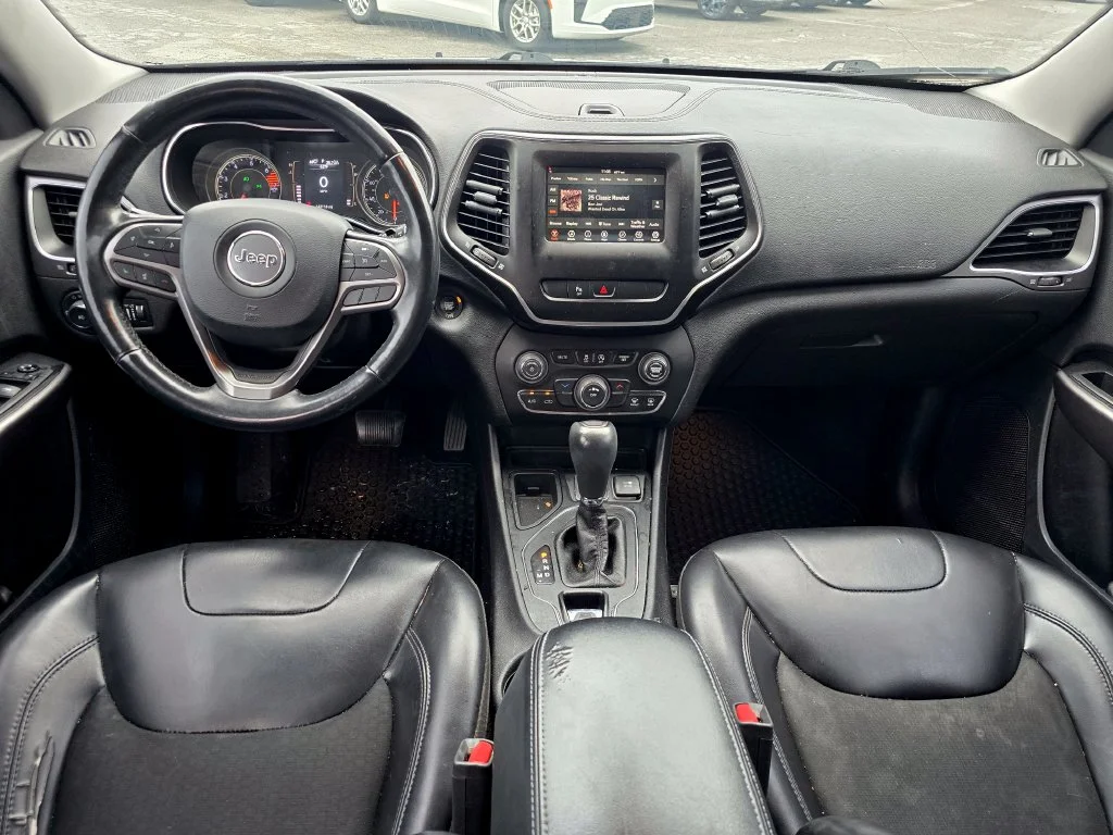 Used 2019 Black Jeep Latitude Plus image 5