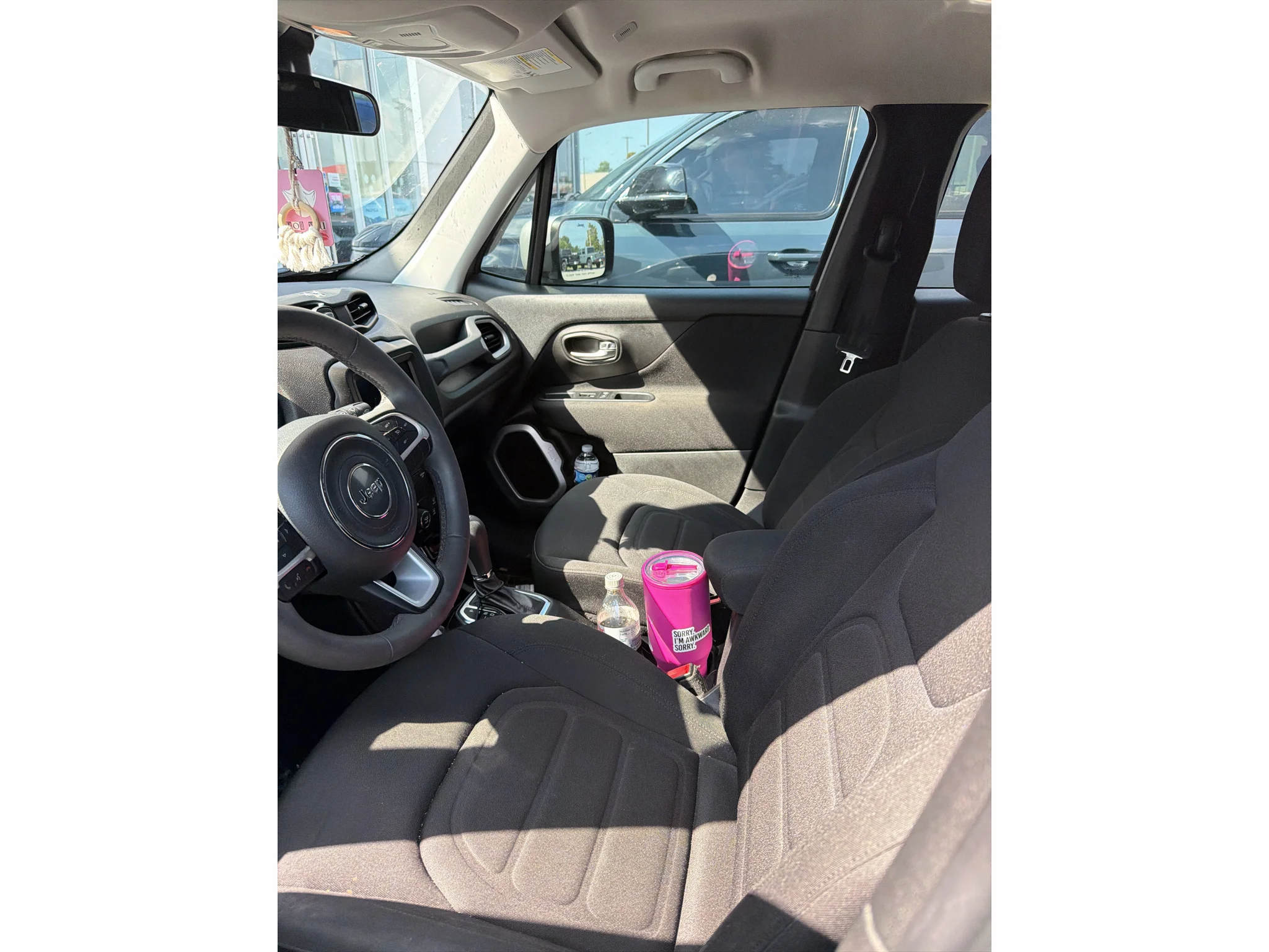Used 2019 Glacier Metallic Clearcoat Jeep Latitude image 10