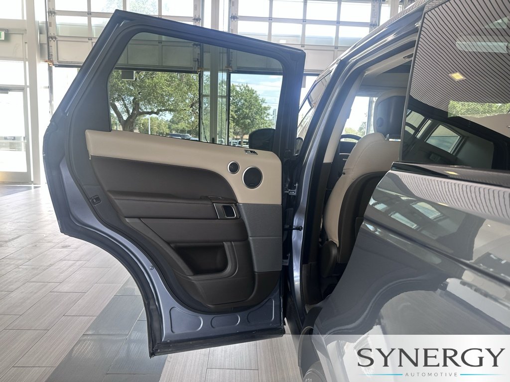 Used 2018 Byron Blue Metallic Land Rover HSE image 31