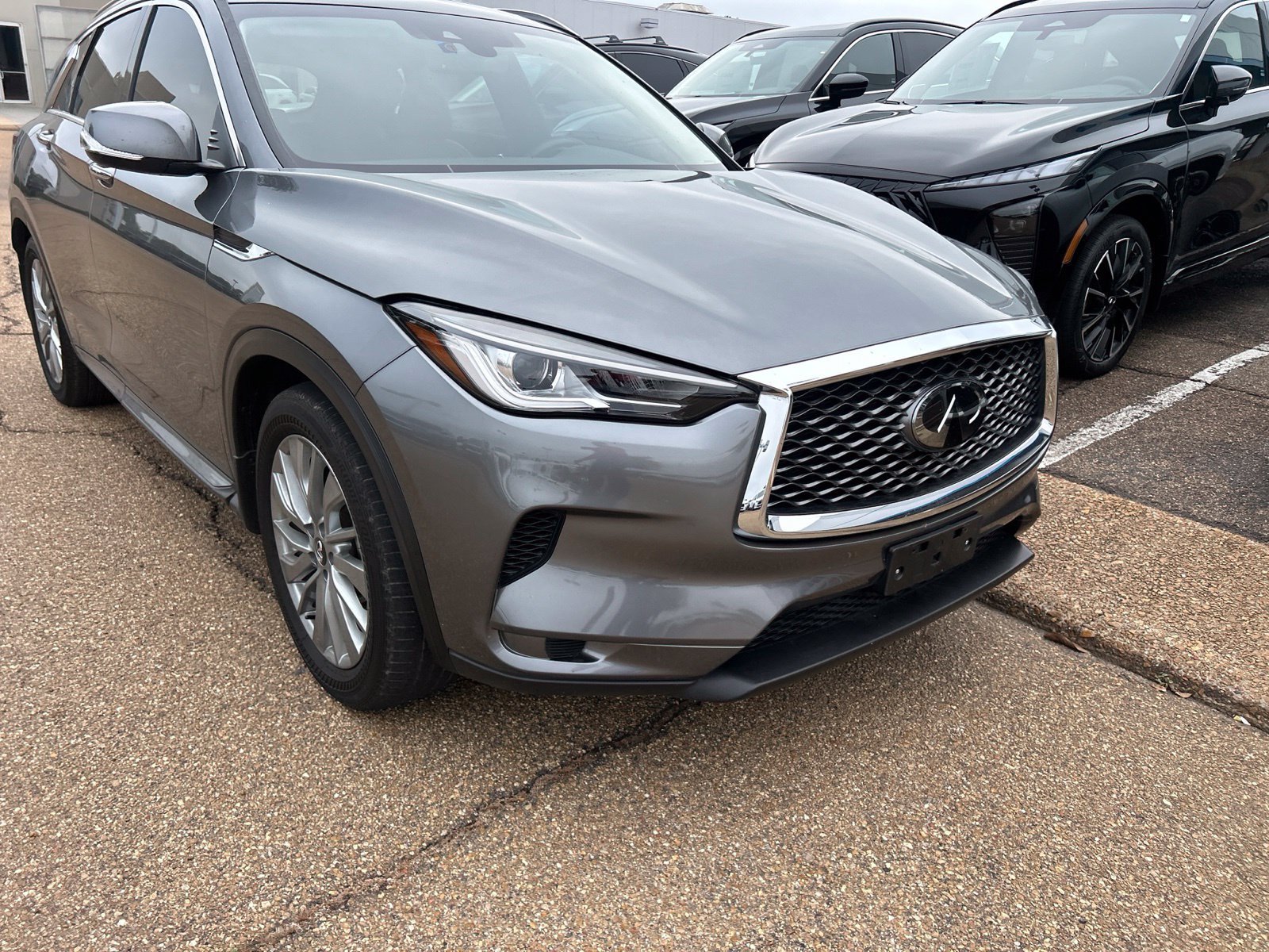 Used 2023 Gray INFINITI LUXE image 8