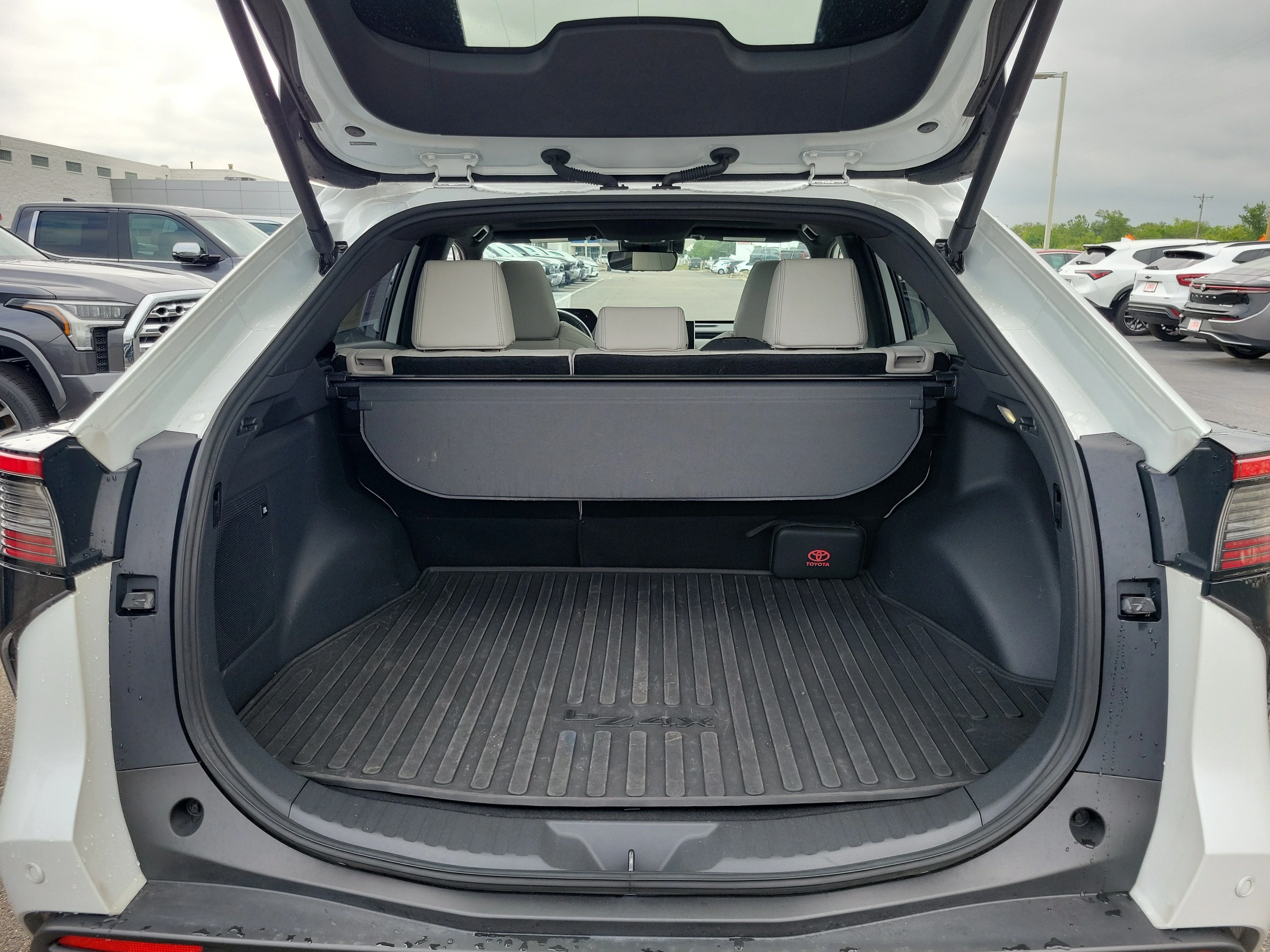 Certified Used 2023 WHITE Toyota Limited image 8