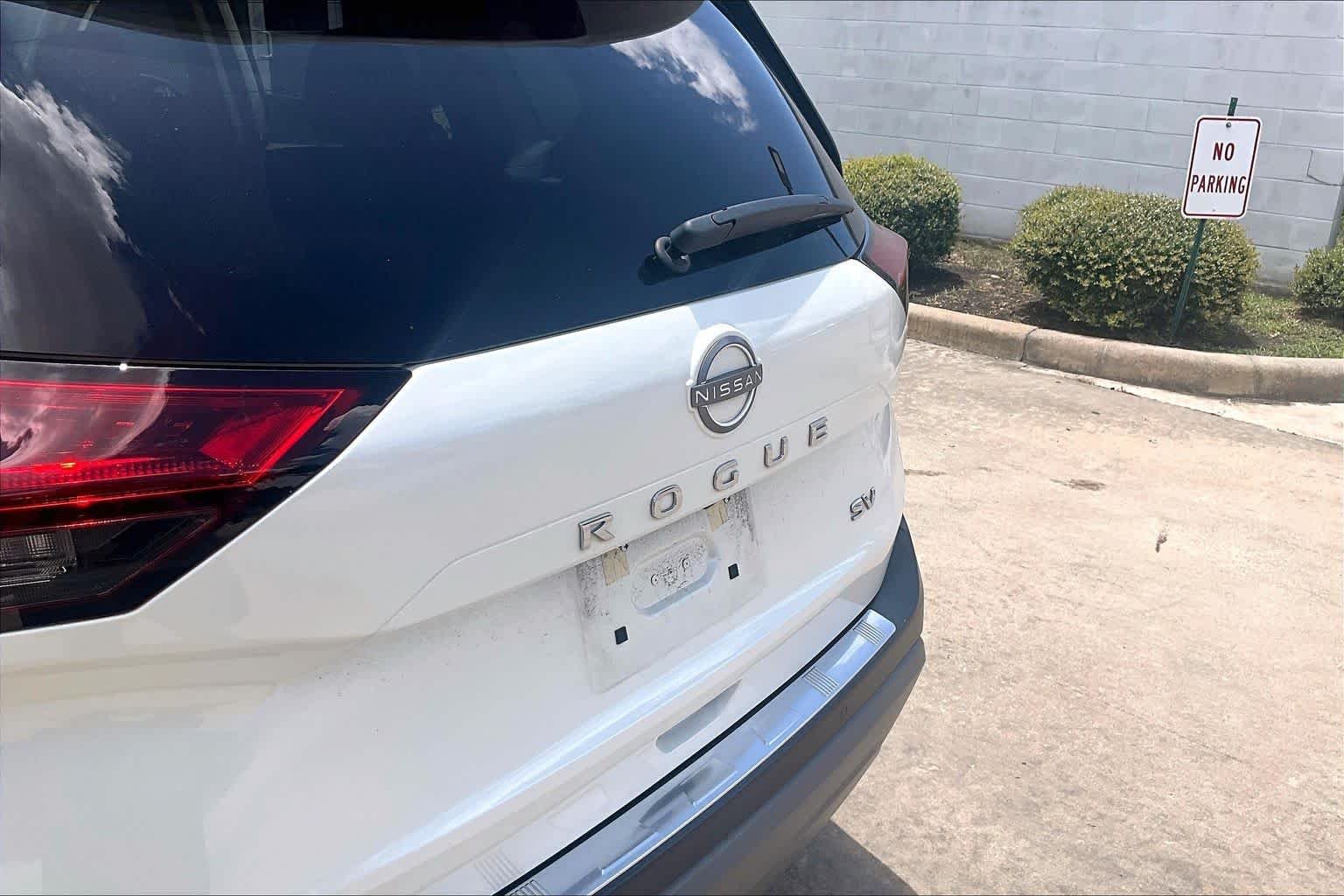 Used 2023 Pearl White Tricoat Nissan SV image 9
