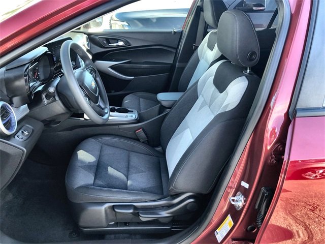 2025 Chevrolet Trax LS photo 2