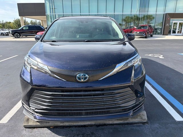 2021 Toyota Sienna LE