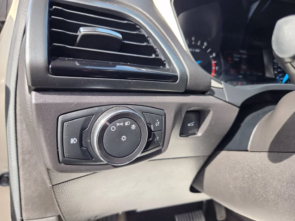Used 2015 Gold Ford SE image 12