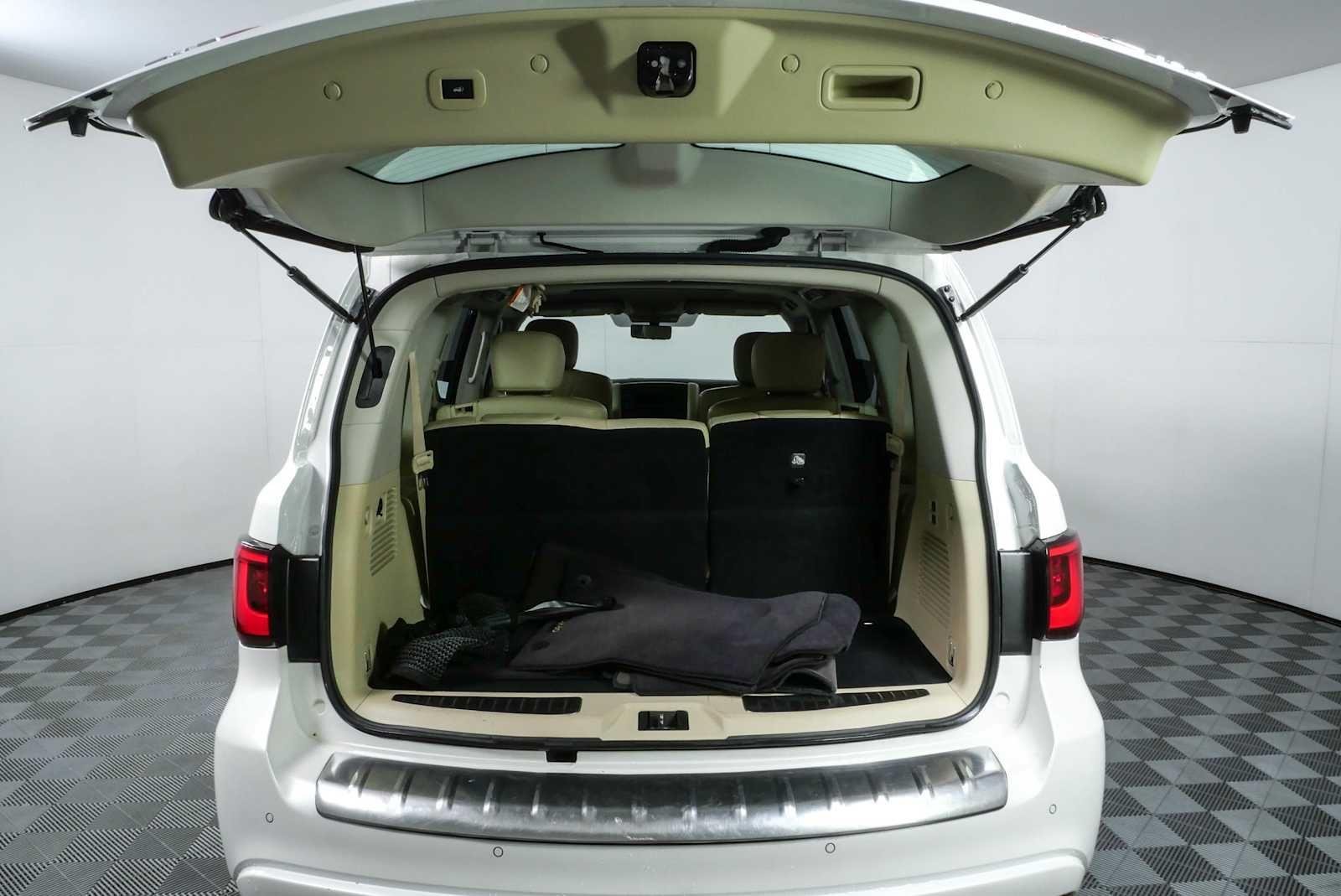 Used 2020 Moonstone White INFINITI LUXE image 32