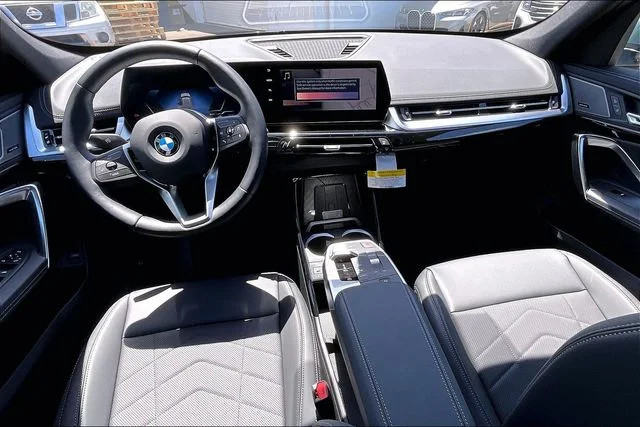 New 2026 Cape York Green Metallic BMW xDrive28i image 5