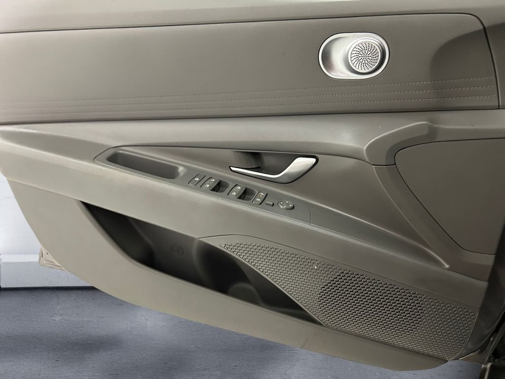Used 2024 Silver Hyundai SEL image 12
