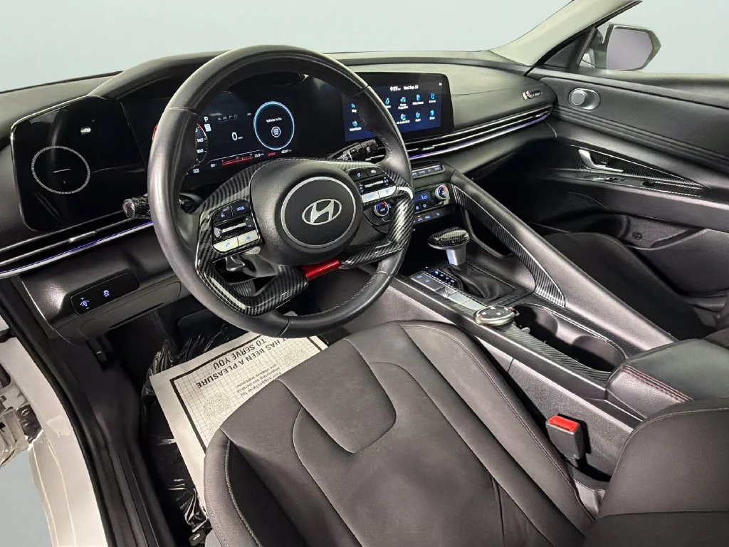 Used 2024 White Hyundai SEL image 19