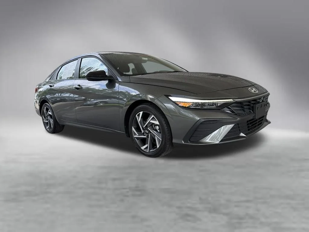 Used 2025 Gray Hyundai SEL Sport image 2