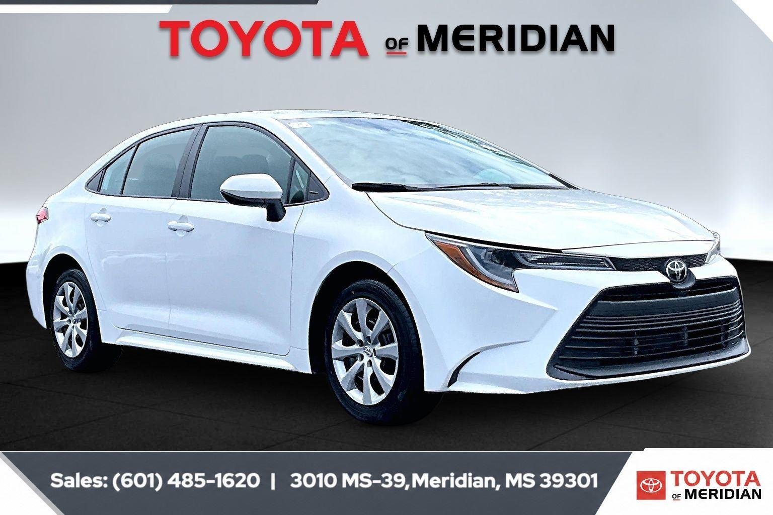 Used 2023 Ice Cap Toyota LE image 1