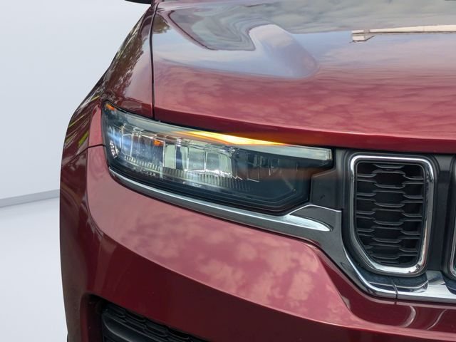 Used 2023 Red Jeep Laredo image 9