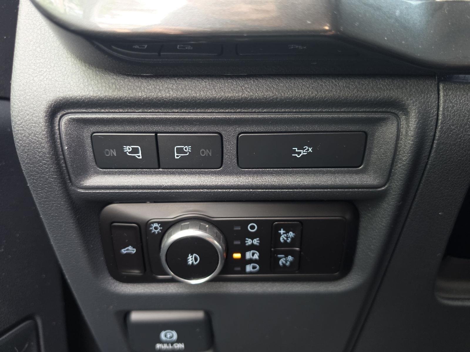 Used 2023 Oxford White Ford XLT image 35