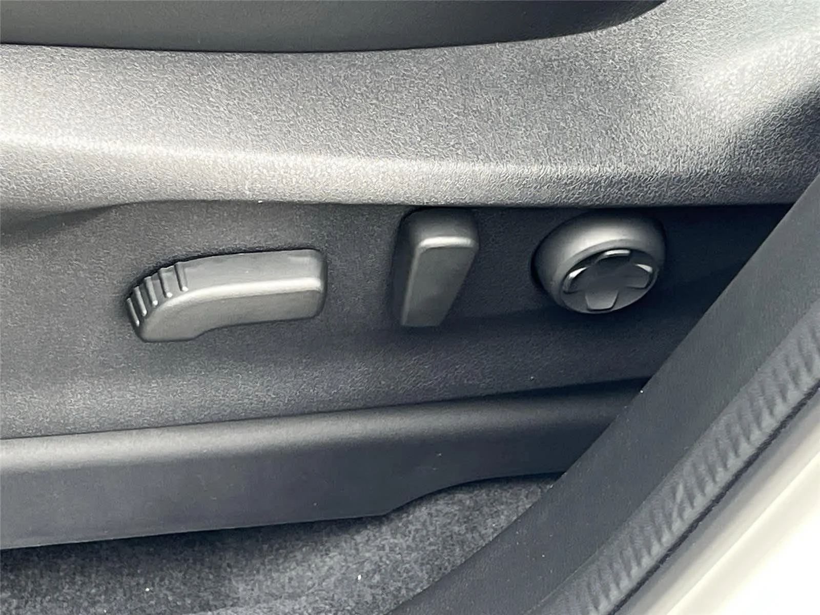 New 2026 CRYSTAL WHITE PEARL Subaru Touring 7-Passenger image 13
