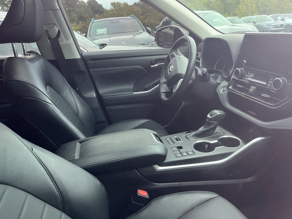 Used 2024 Beige Toyota XLE image 10