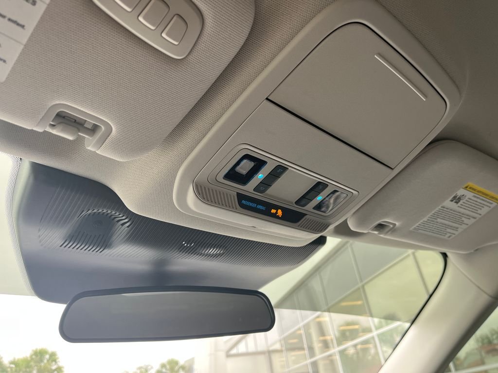 Used 2025 White Metallic Ford Active image 23