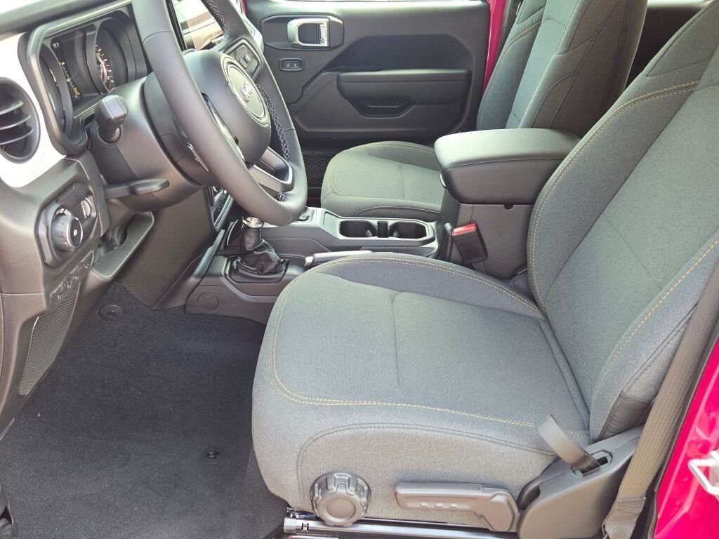 New 2026 Tuscadero Pearlcoat Jeep Sport S image 19