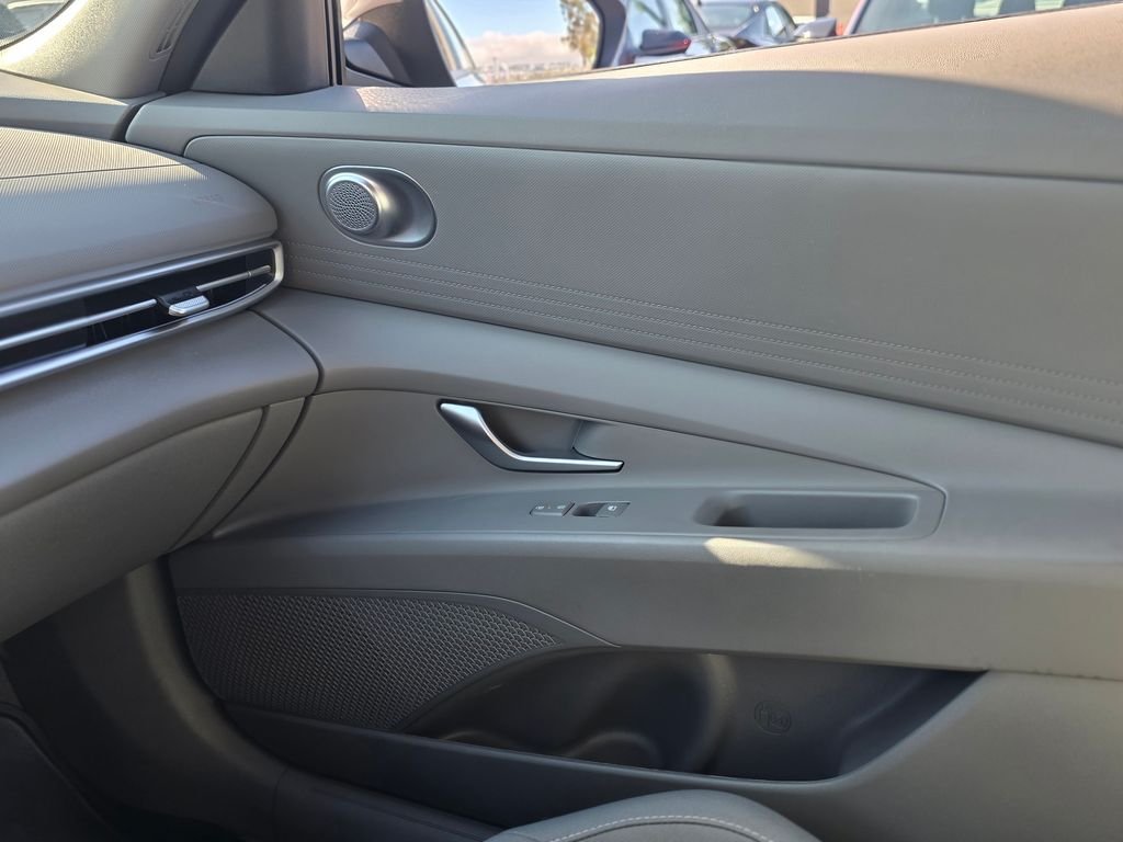 2024 Hyundai Elantra SEL - Photo 25