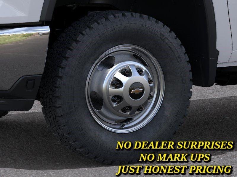 New 2026 Summit White Chevrolet Work Truck image 9