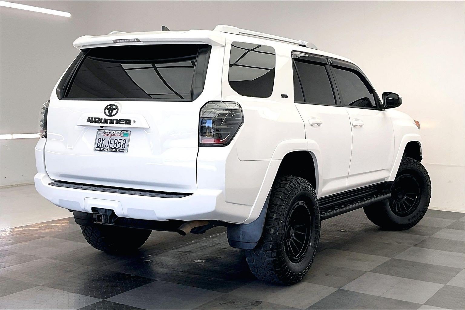 Used 2018 Super White Toyota SR5 image 13