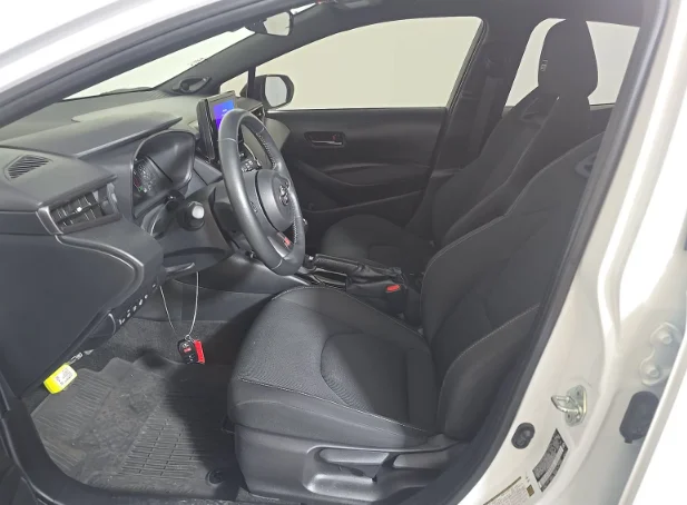 Used 2023 White Toyota Core image 3