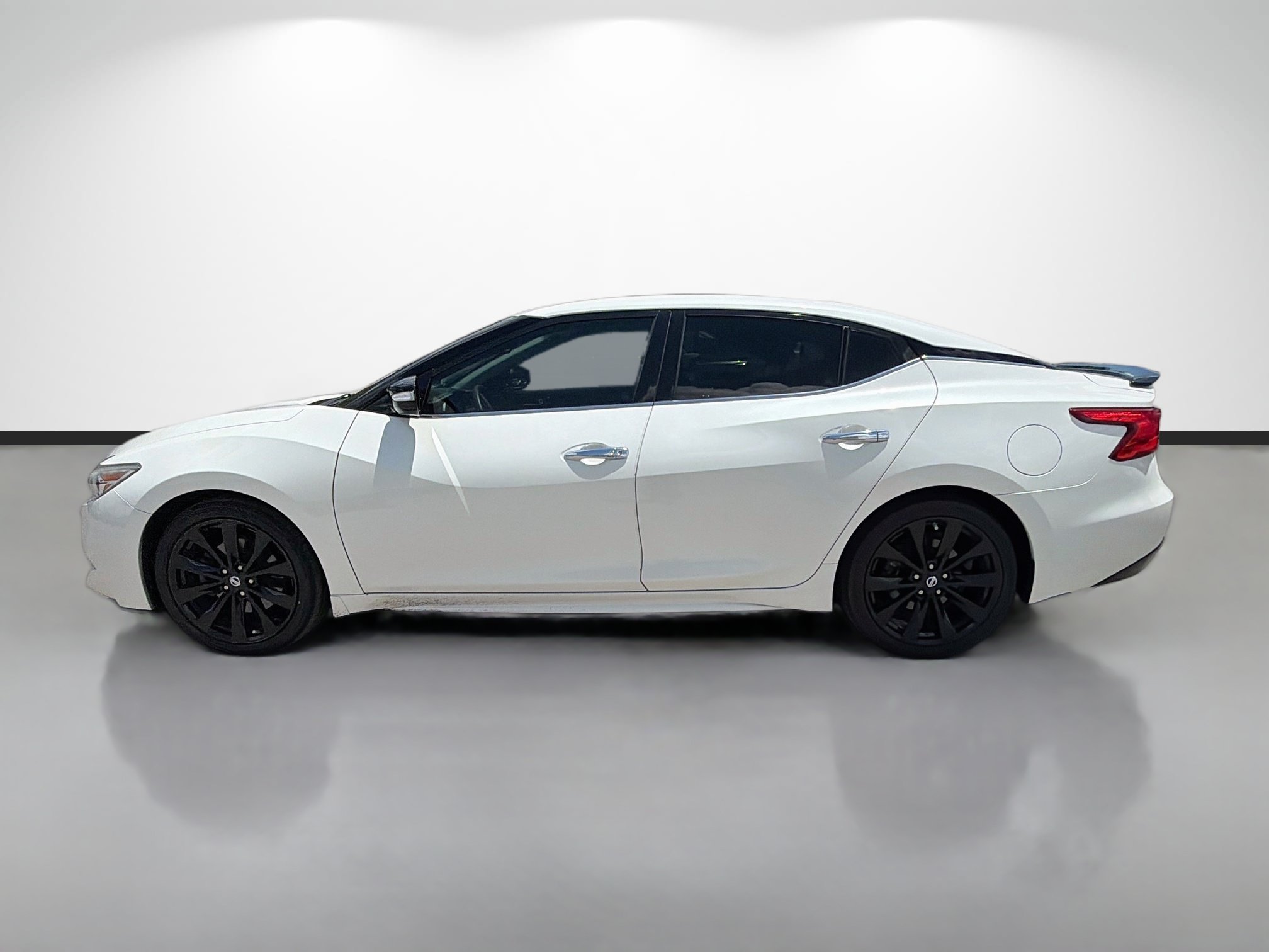Used 2017 Pearl White Nissan SR image 6