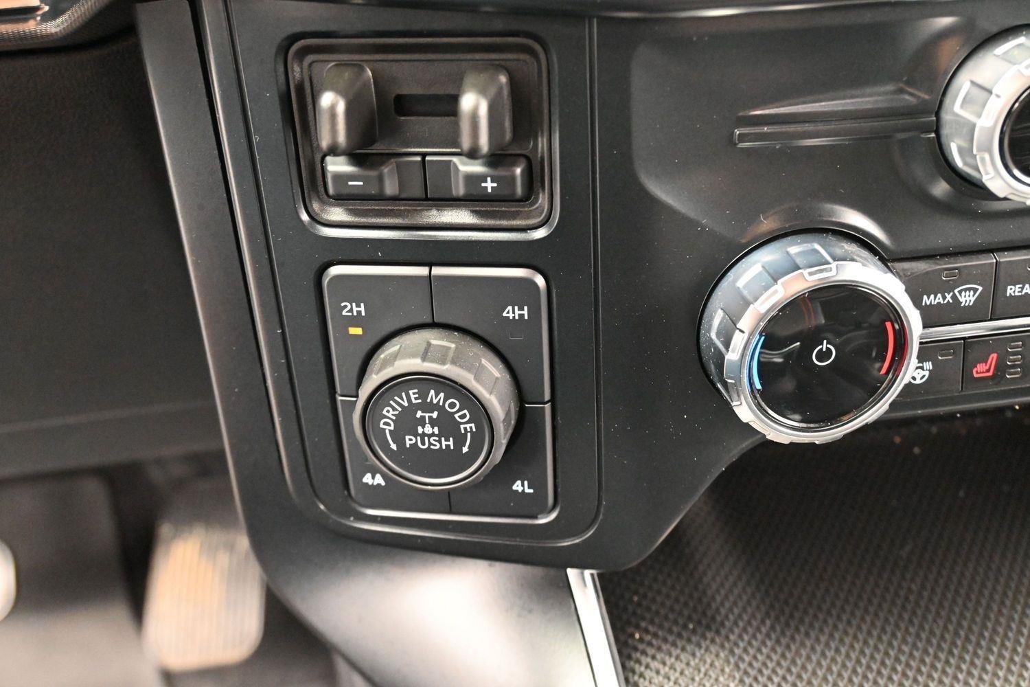 Used 2024 Avalanche Gray Ford Raptor image 26