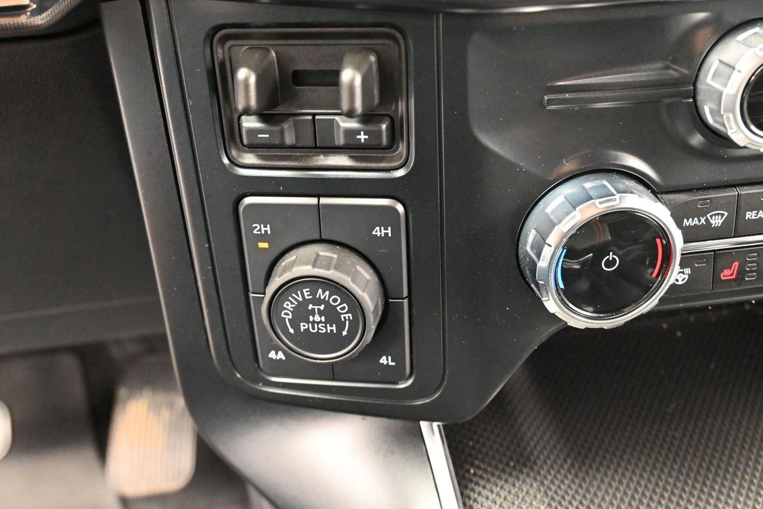 Used 2024 Avalanche Gray Ford Raptor image 26