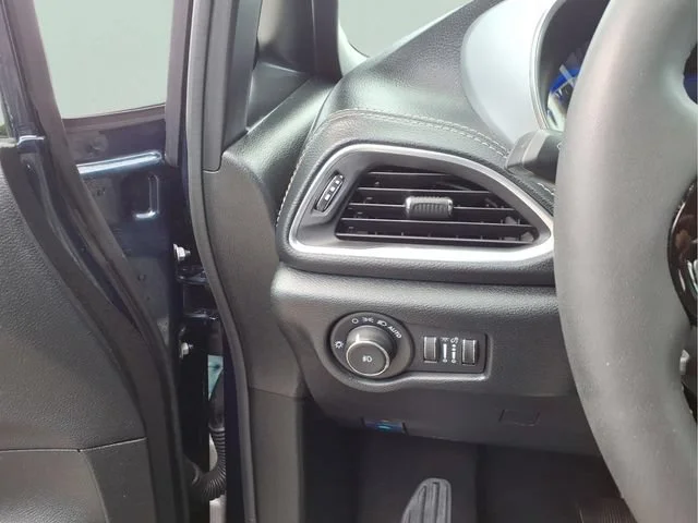 Used 2025 Blue Chrysler Limited image 11