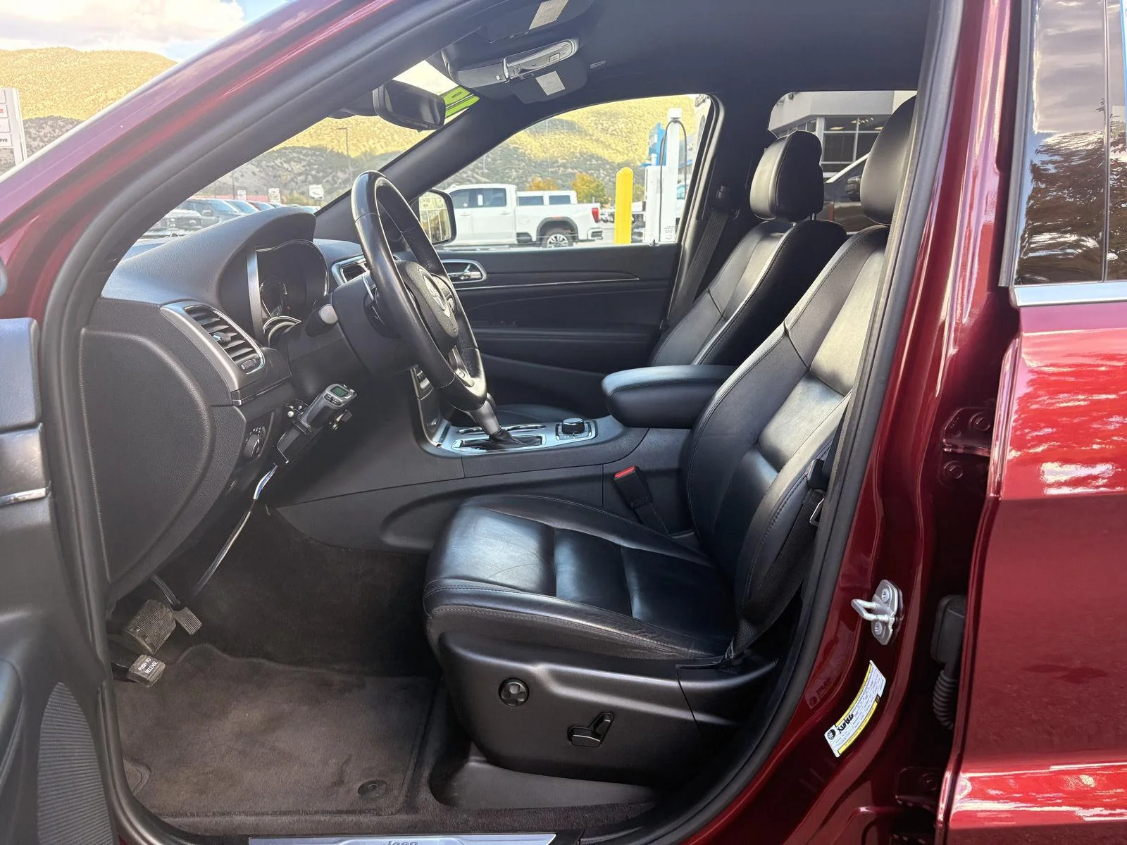 Used 2018 Velvet Red Pearlcoat Jeep Limited image 8