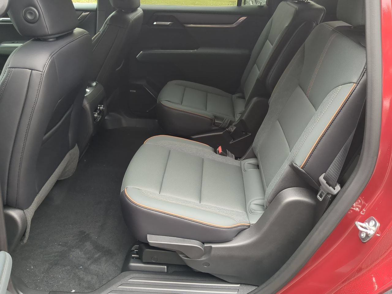 2026 GMC Acadia AT4 - Photo 25