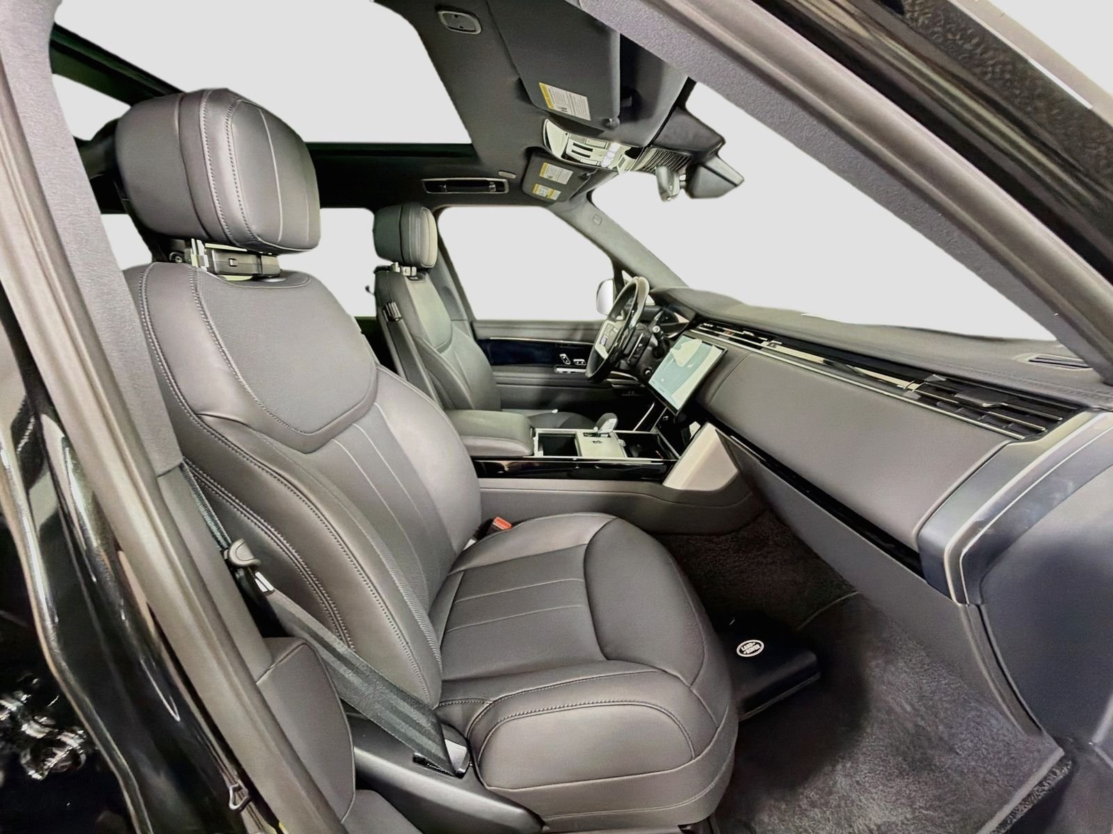 New 2026 Santorini Black Land Rover SE image 32