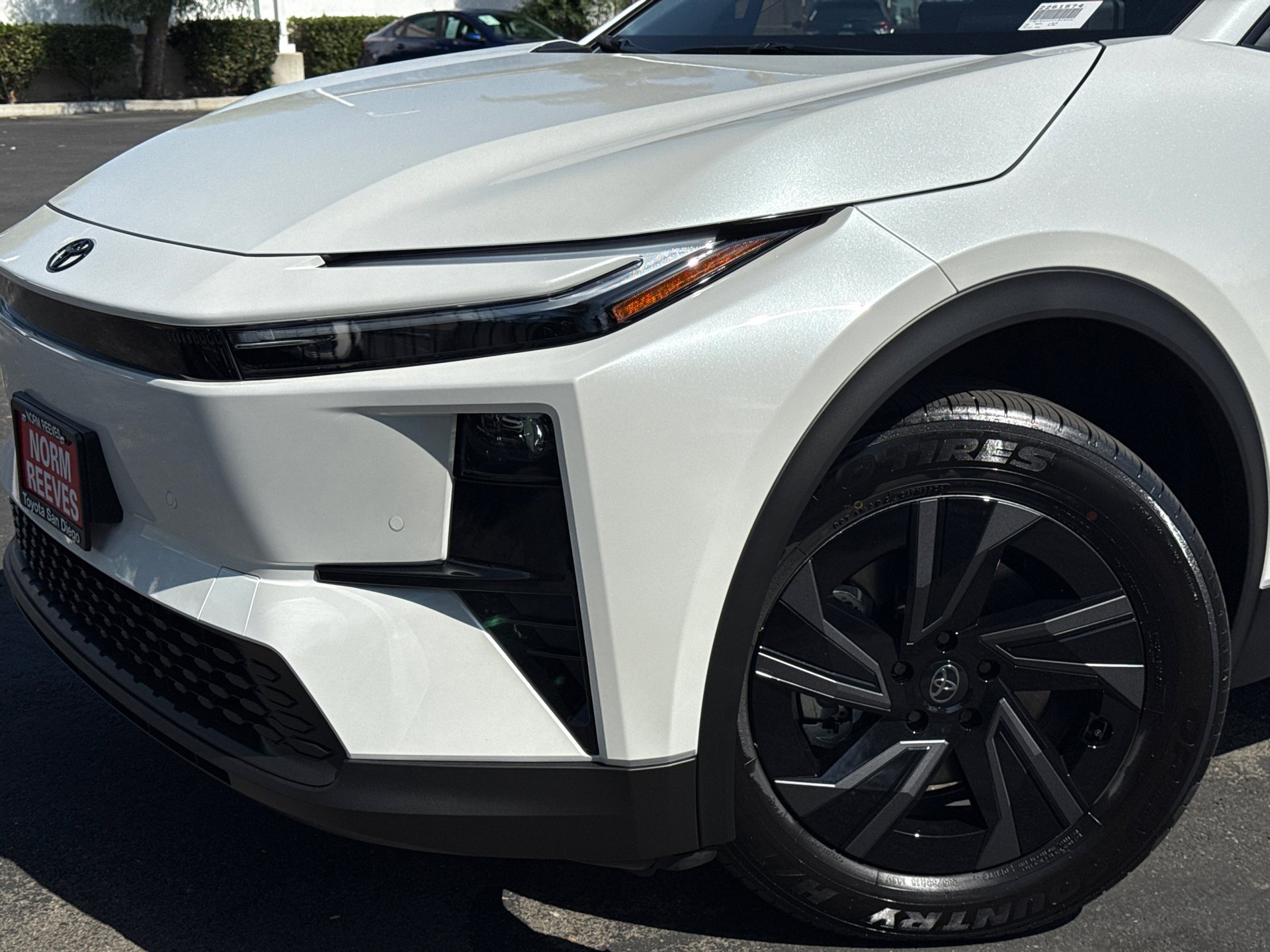 New 2026 Wind Chill Pearl <sup>1</sup> Toyota  SE image 3