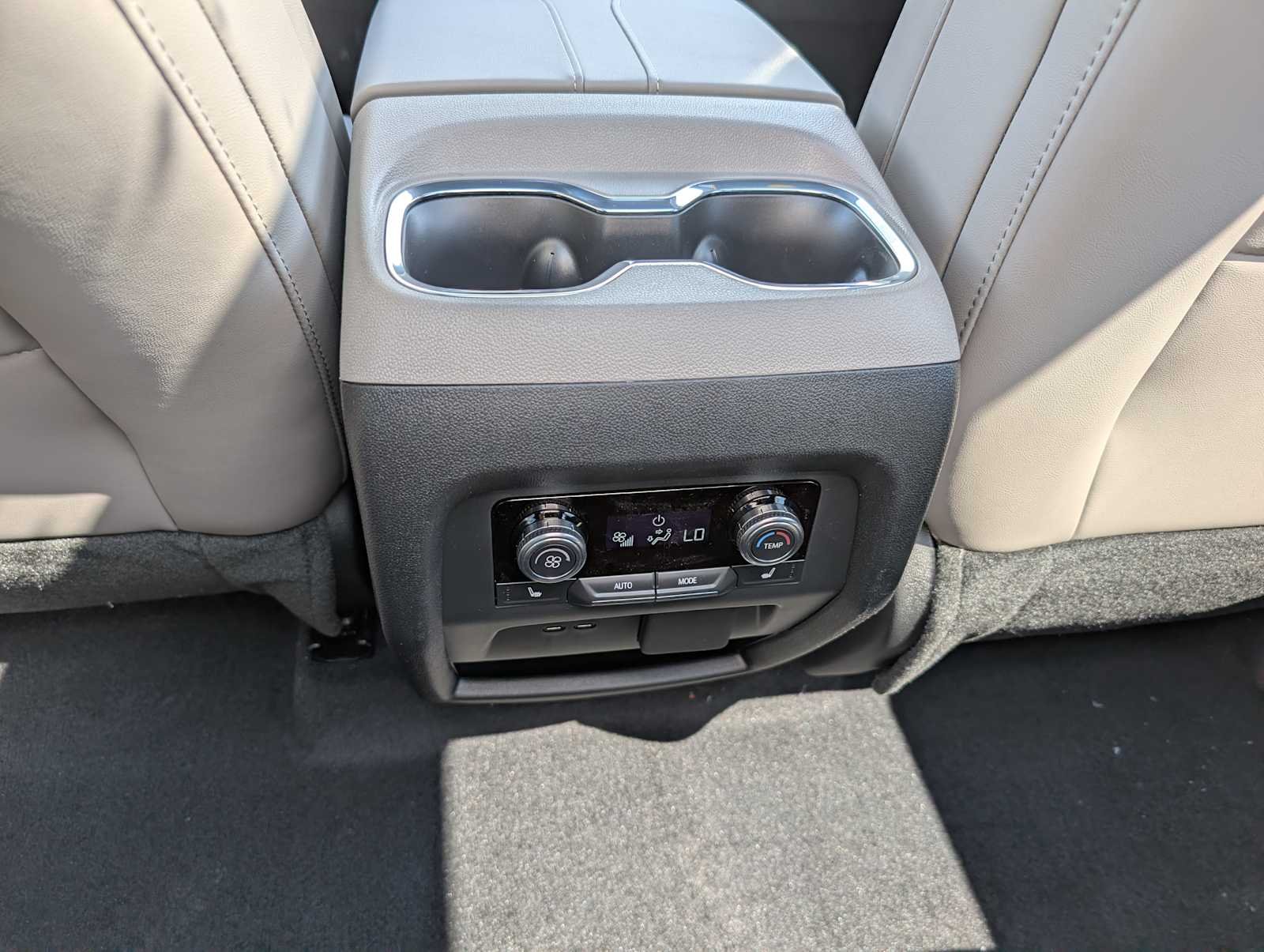 2026 GMC Acadia Elevation - Photo 17