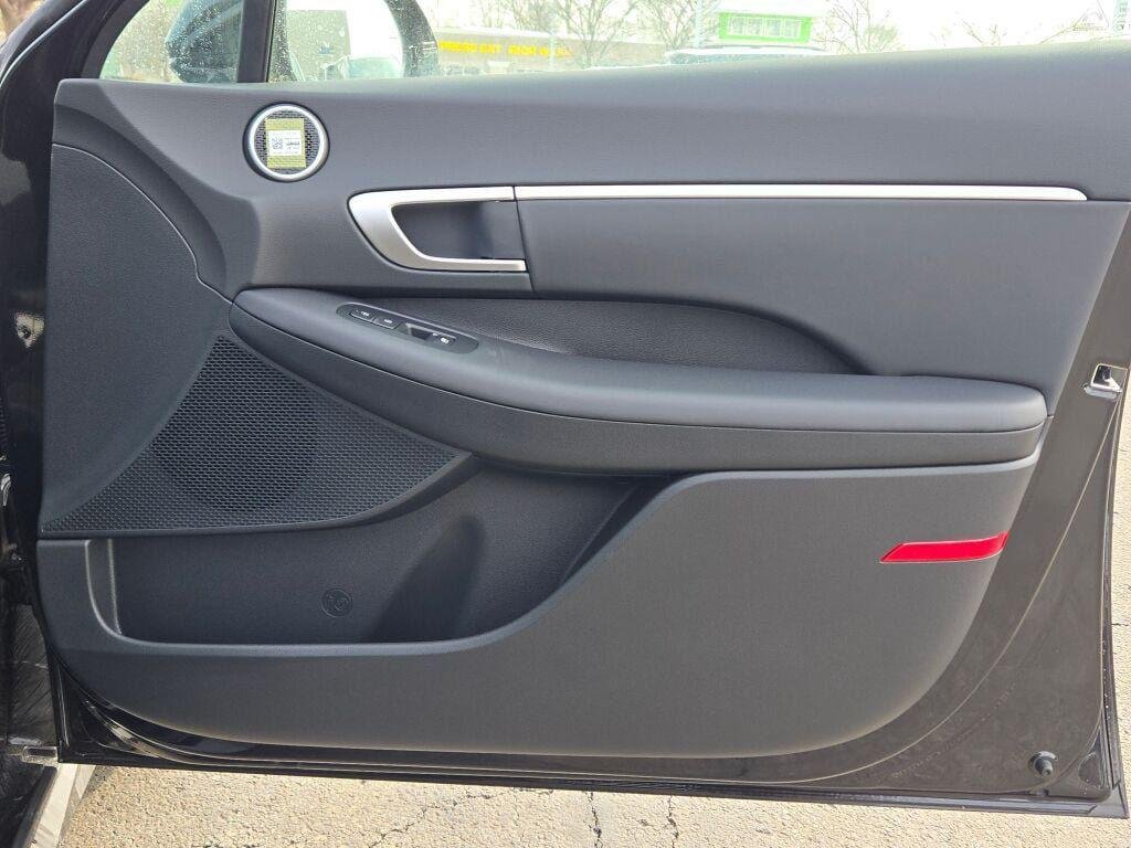 New 2026 Black Hyundai SEL Sport image 9