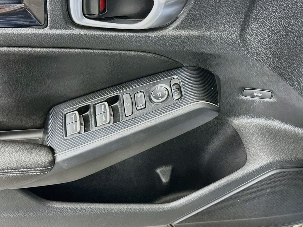 Used 2024 Morning Mist Metallic Honda Touring image 19