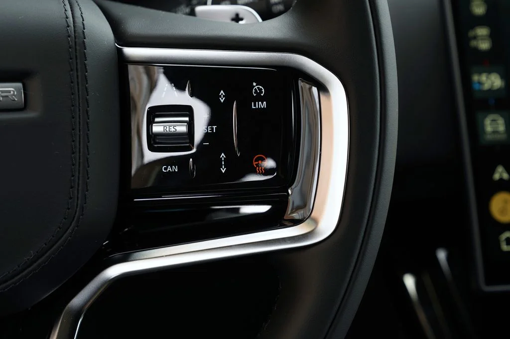 New 2026 Fuji White Land Rover SE image 18