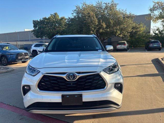 Used 2020 White Toyota Platinum image 2
