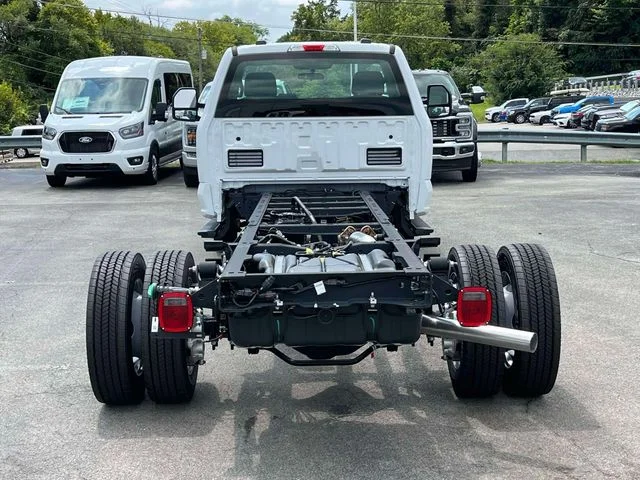 New 2026 Oxford White Ford F-450® XL image 4