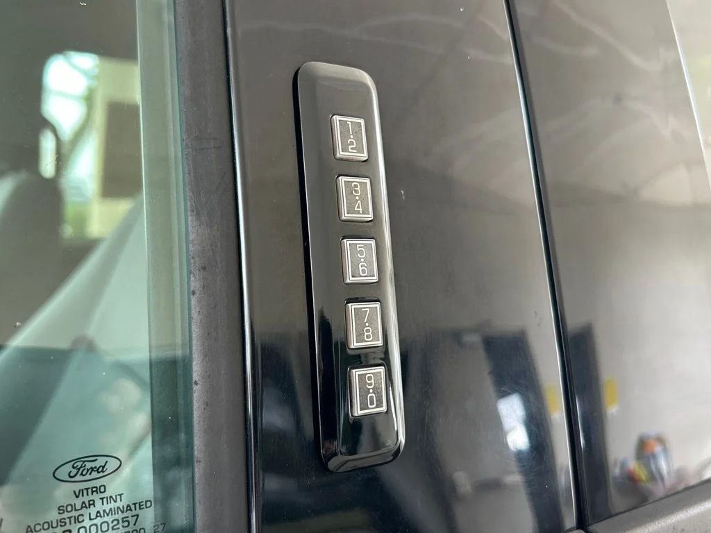 Used 2019 Black Ford XLT image 17