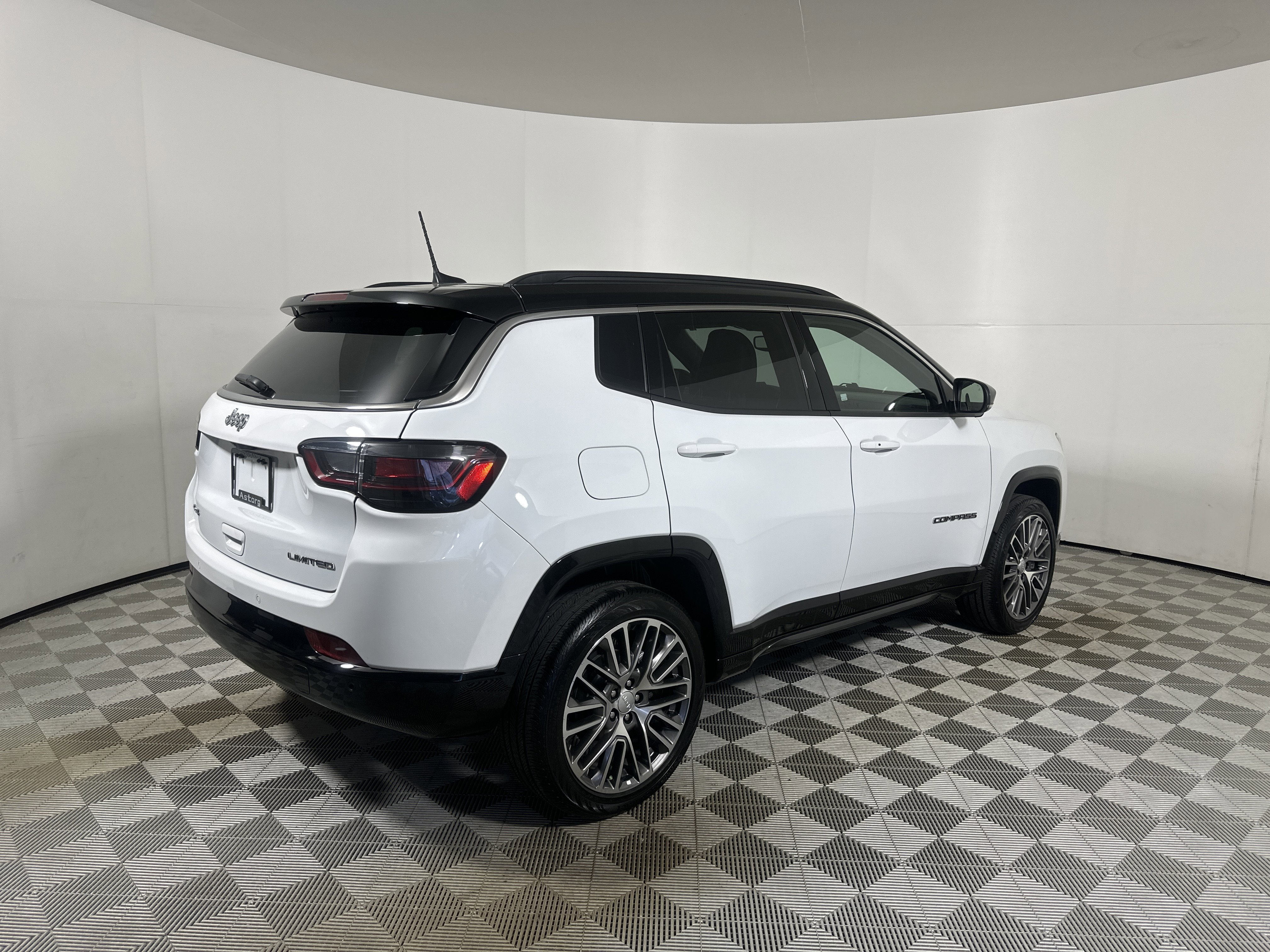 Certified Used 2024 Bright White Clearcoat Jeep Limited image 7