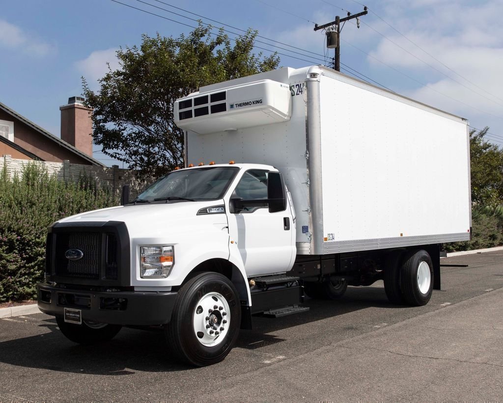 New 2025 Oxford White Ford Base image 3