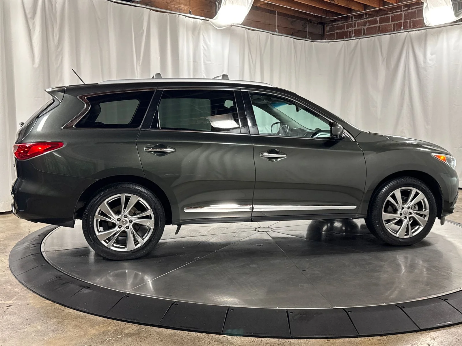 Used 2013 Green INFINITI Base image 13