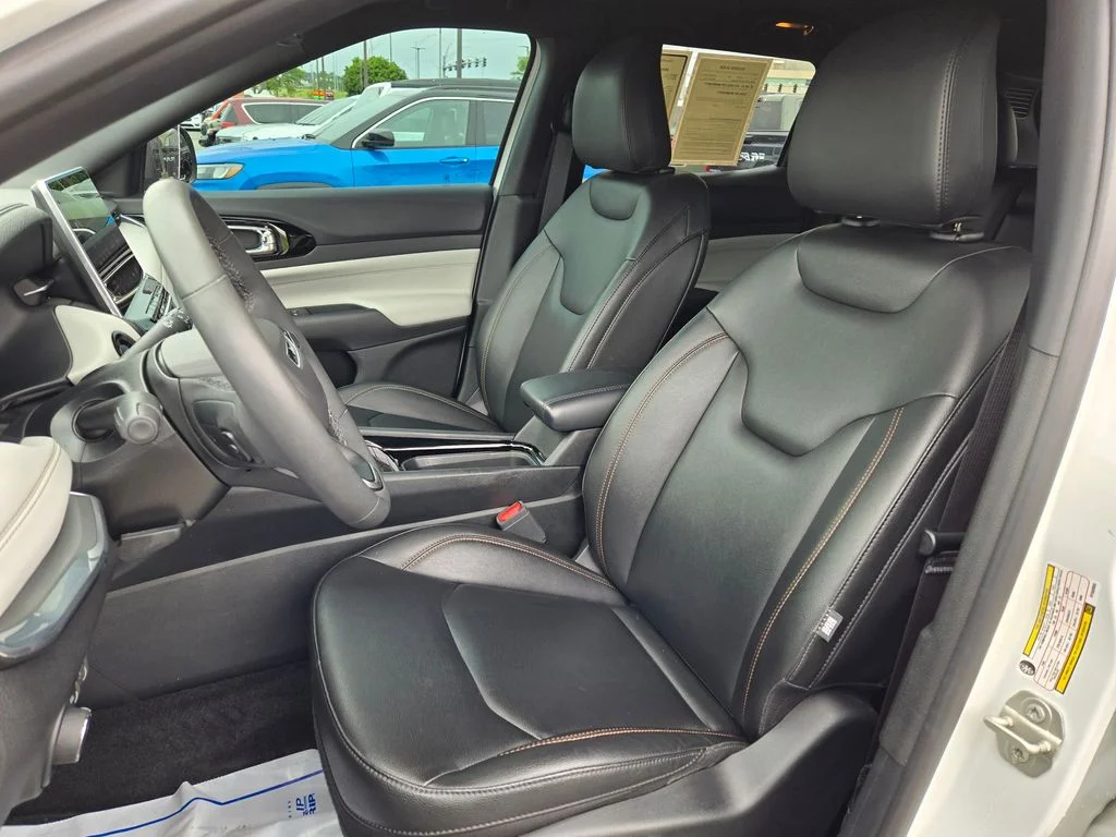 Used 2024 White Jeep Limited image 16