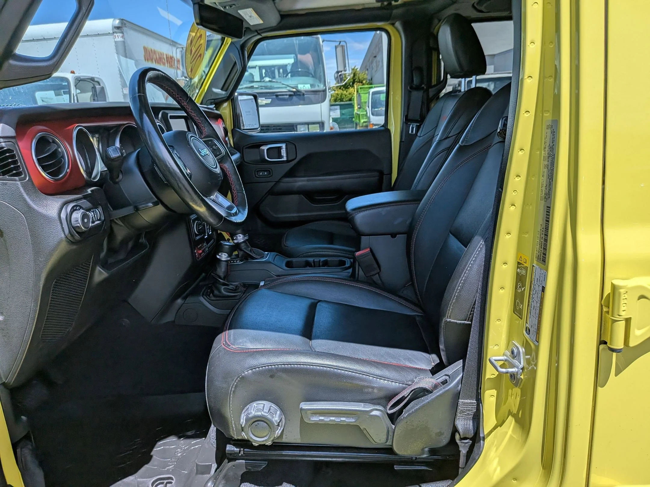 Used 2022 High Velocity Clearcoat Jeep Unlimited Rubicon image 27