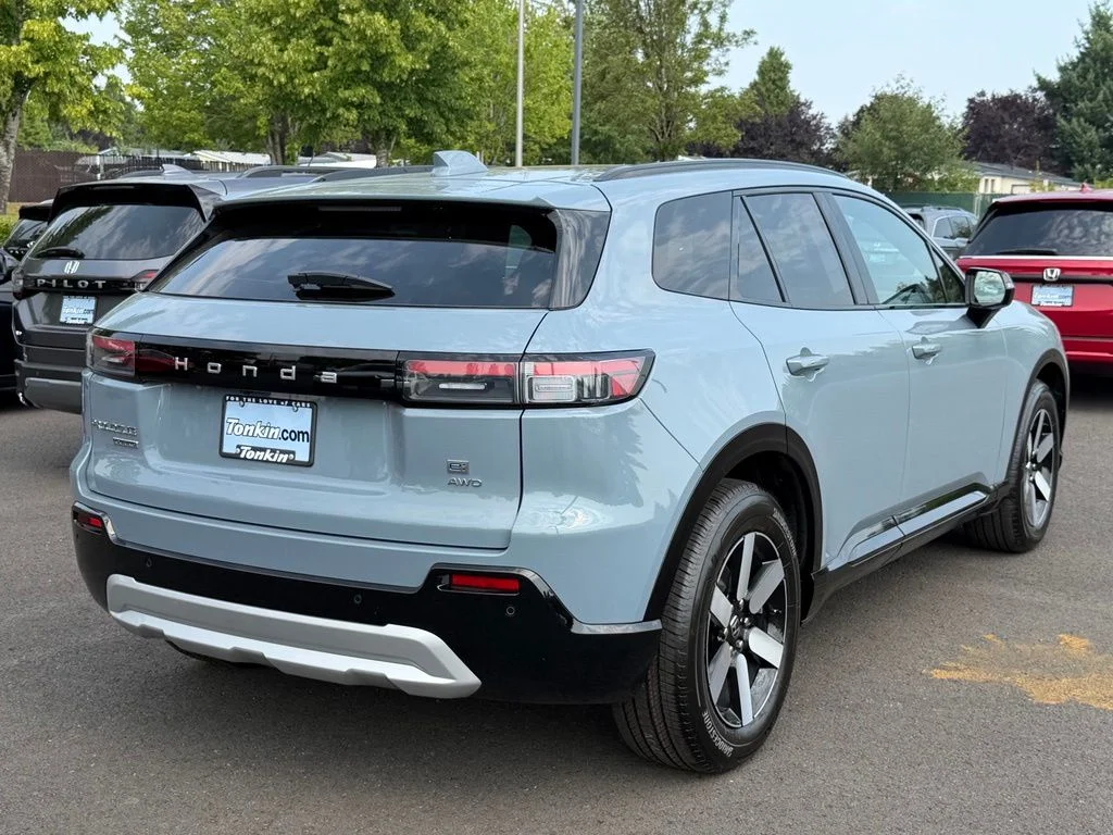 New 2026 Sonic Gray Pearl Honda Touring image 7