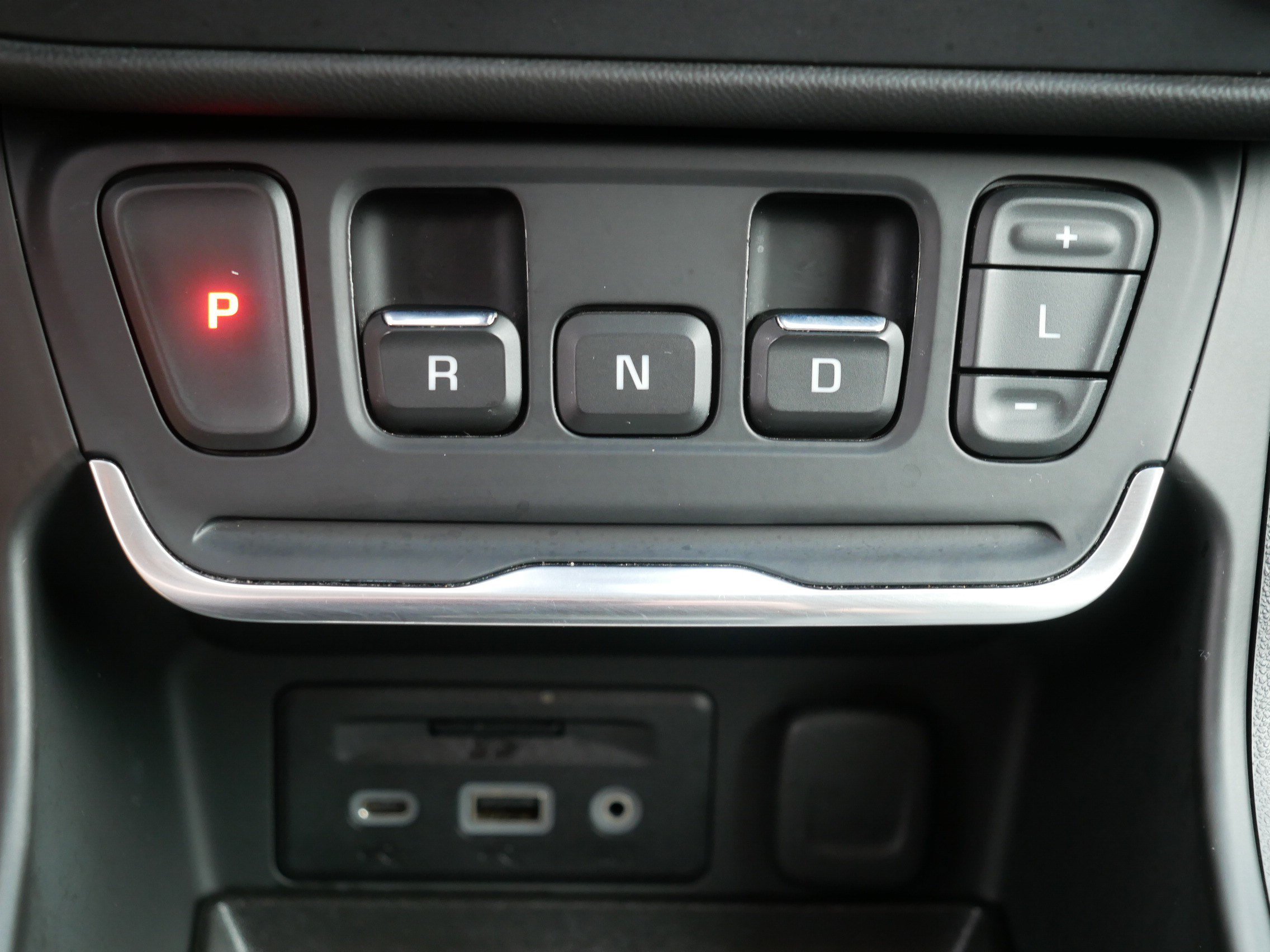 Used 2018 Ebony Twilight Metallic GMC Denali image 24